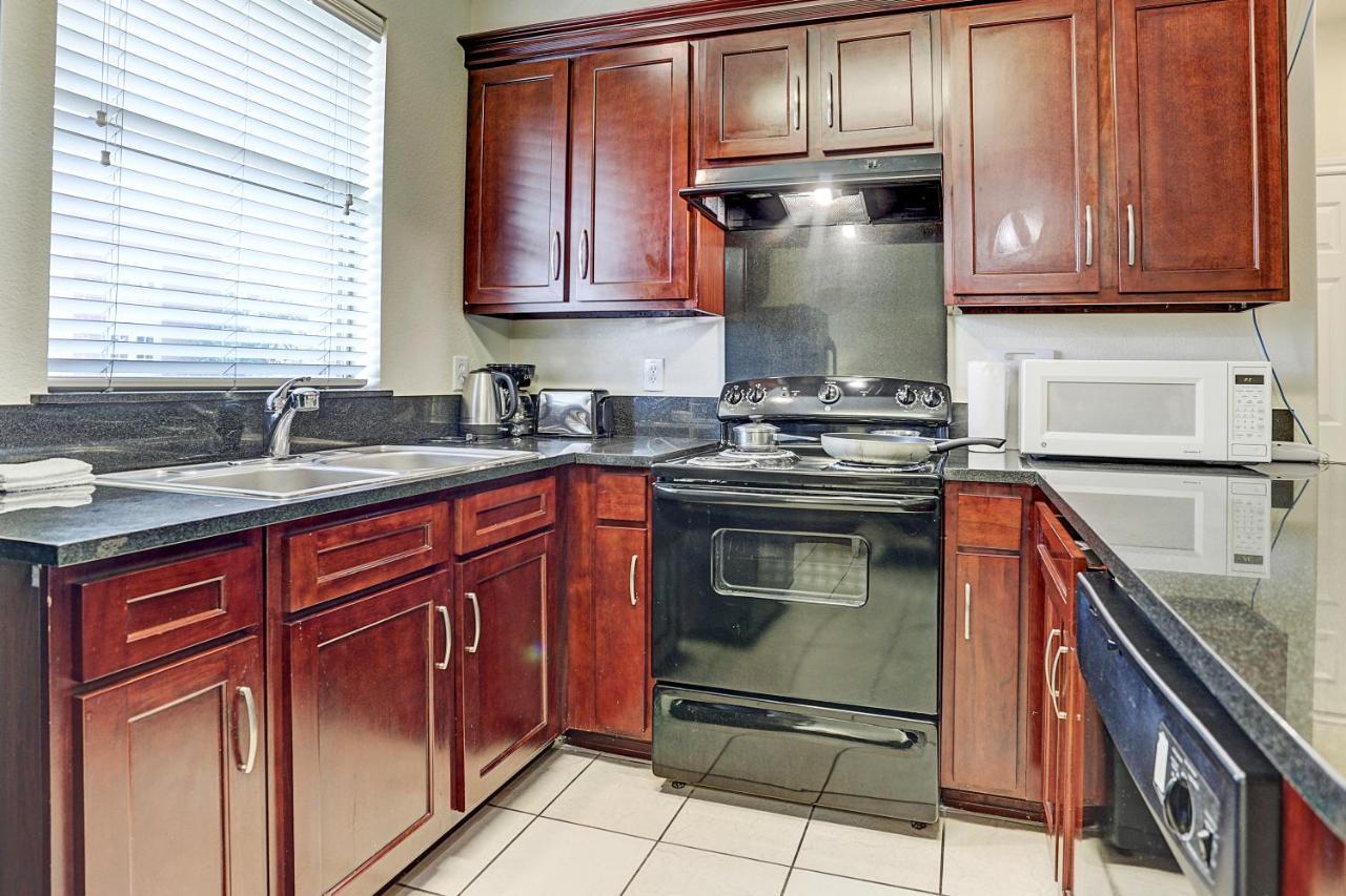Villa Corporate 2 Bedroom Suite Furnished Condo Houston Exterior photo
